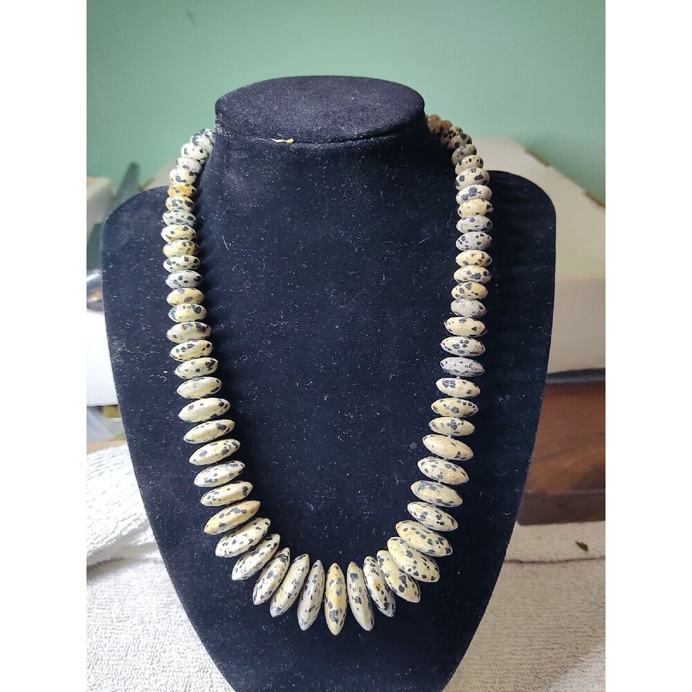 18.5" Graduated Leopard Agate necklace